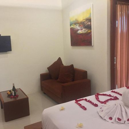 サヌール クブ ダトン ホーム ステイ Bed & Breakfast エクステリア 写真