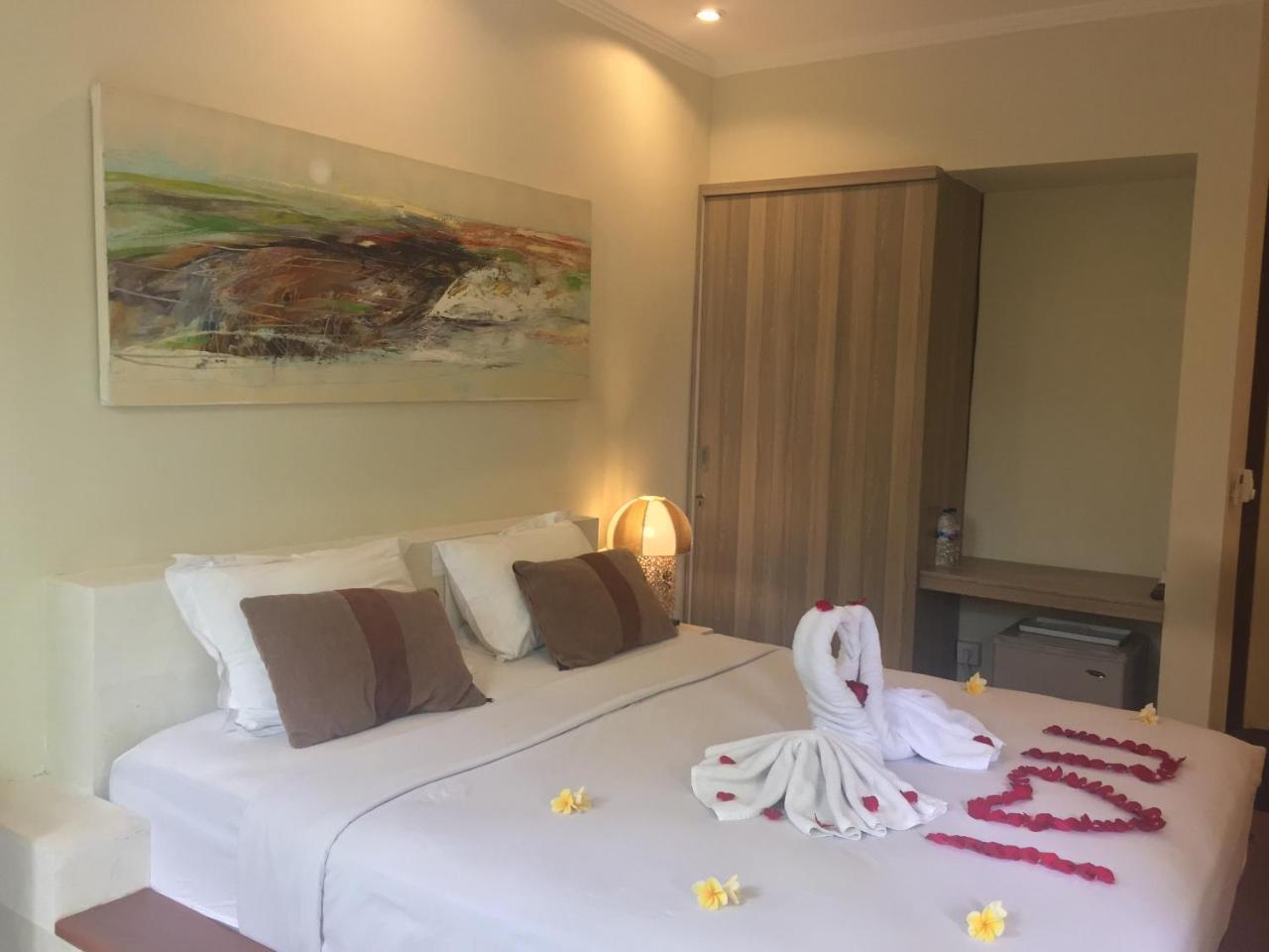 サヌール クブ ダトン ホーム ステイ Bed & Breakfast エクステリア 写真