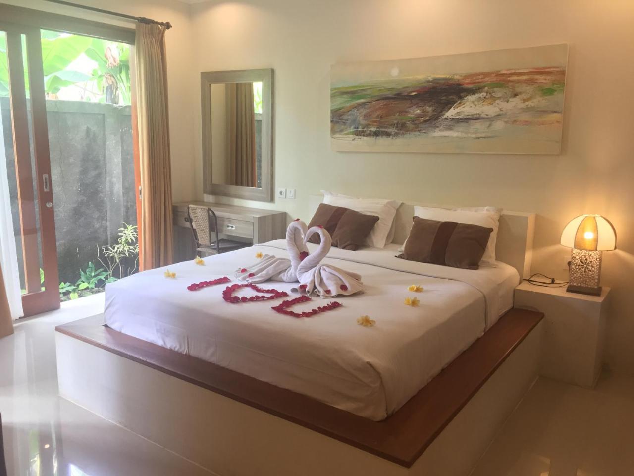 サヌール クブ ダトン ホーム ステイ Bed & Breakfast エクステリア 写真